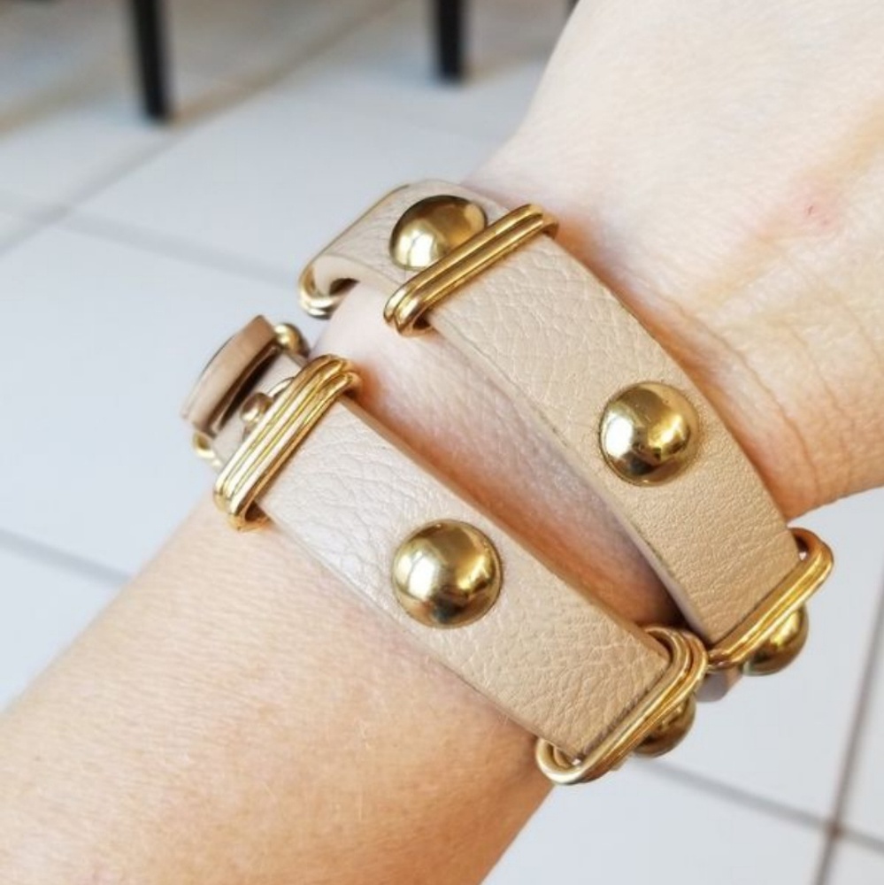 Fashion lfaux eather and gold stud bracelet.